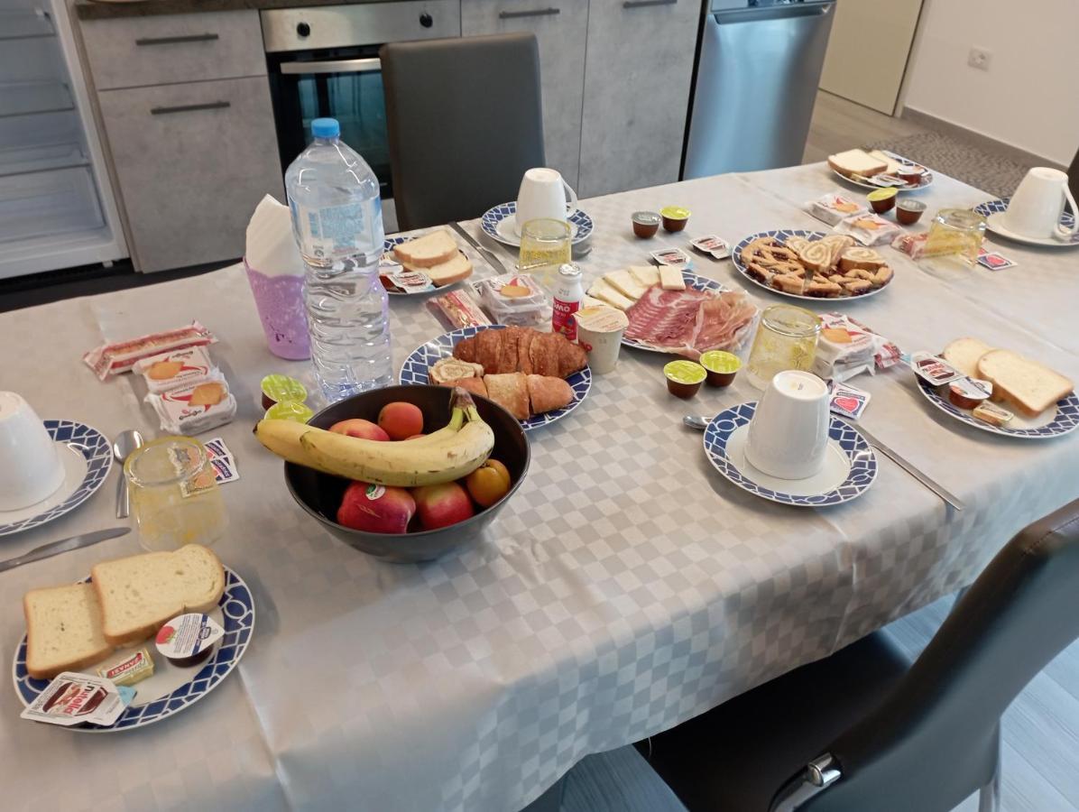 B&B Profumo Di Gelsomino Mombaroccio Kültér fotó
